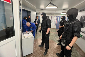 В приемных покоях - неспокойно